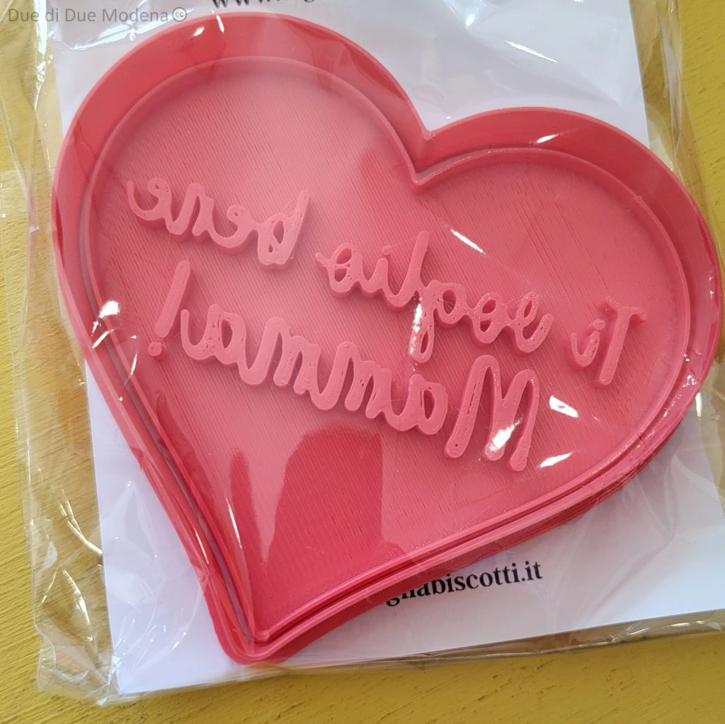 foto dello stampo a forma di cuore per la festa della mamma