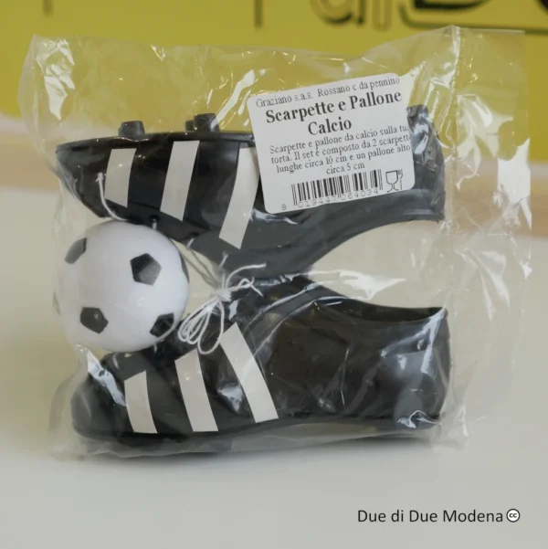 Scarpette e pallone da calcio Graziano