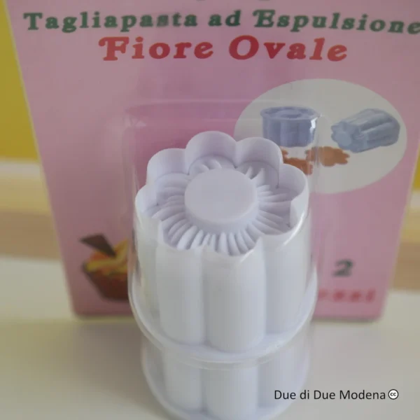 Tagliapasta ad espulsione fiore ovale Graziano dettaglio