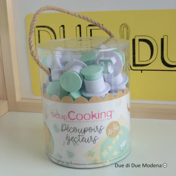 Secchiello con 36 stampi di lettere e numeri ScrapCooking